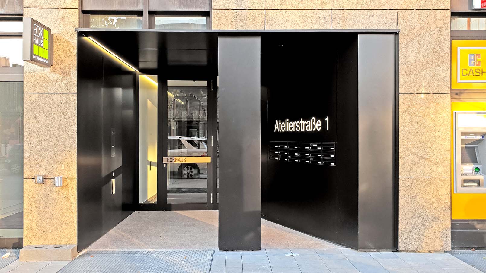 Eingang Atelierstraße 1